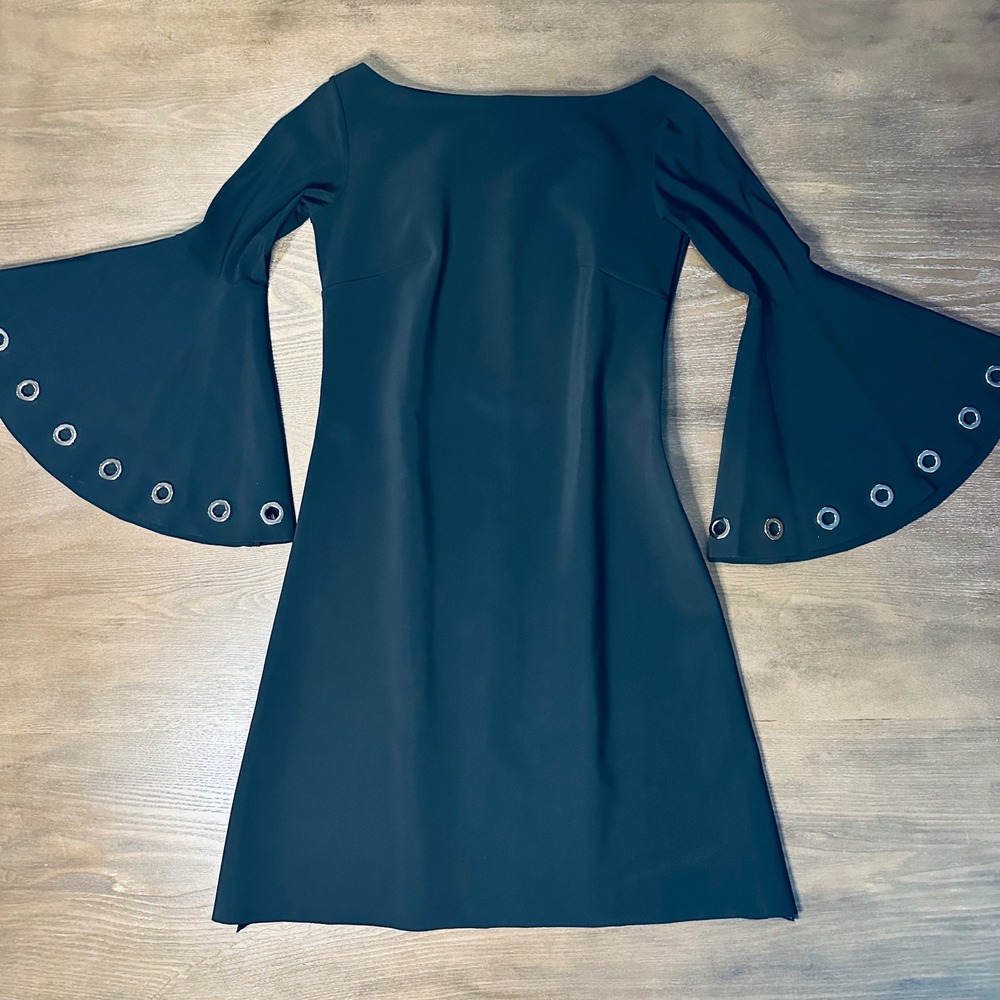 Chiara Boni La Petite Black Bell Sleeve Grommet Accent Shift Dress Retro Mod 40‎